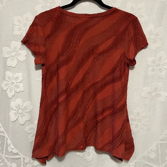 Vera Wang Textured Top - Picture 5 of 6